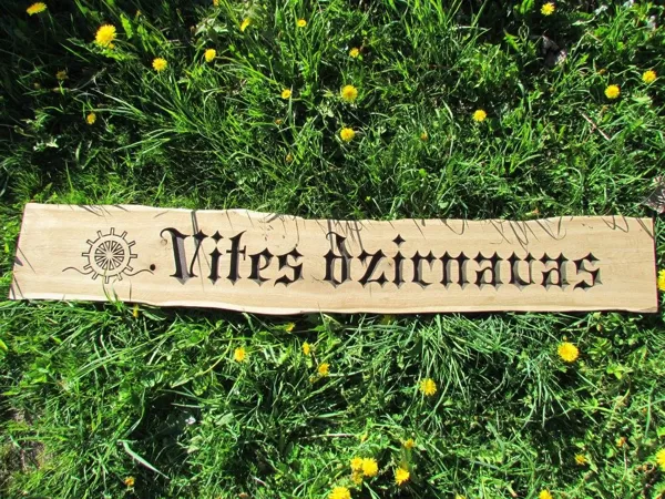 Mājvārda dizains un izgatavošana CNC, krāsa uz lineļļas bāzes